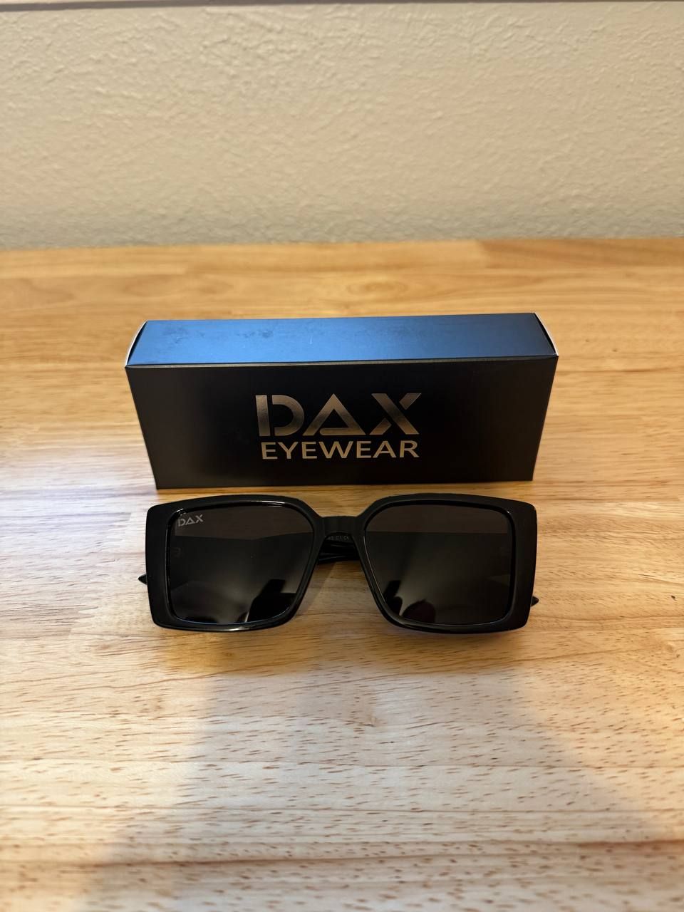 DAX Nova in Black Polarized